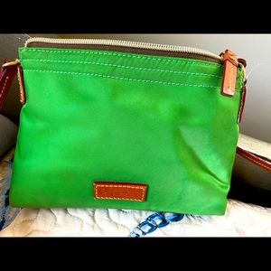 Awesome green crossbody purse perfect for Summer
